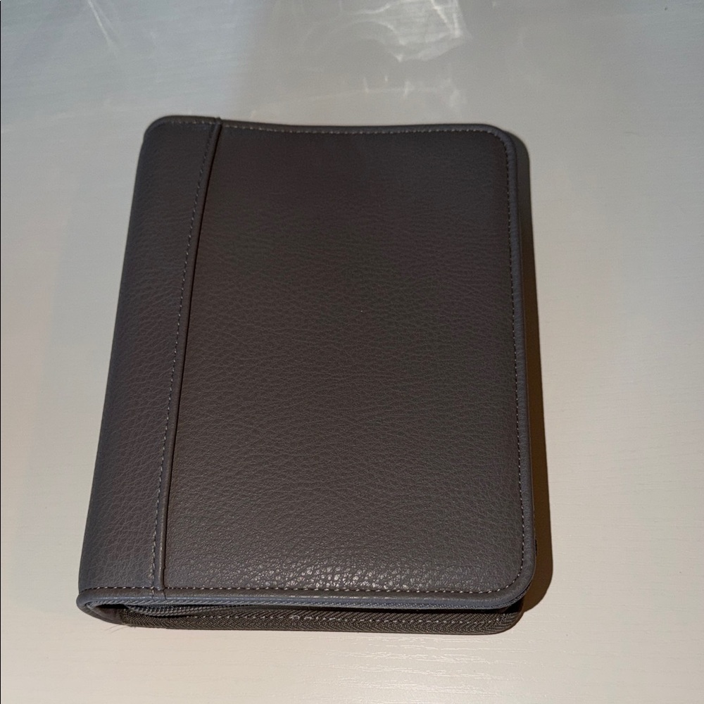 Grey Franklin covey compact